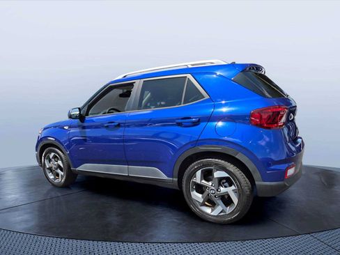 Used 2021 Hyundai Venue SEL FWD image 4