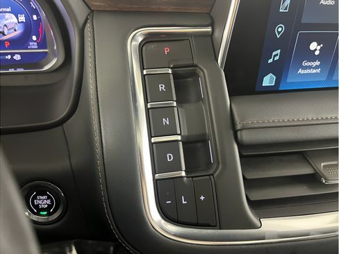 Used 2023 Chevrolet Suburban High Country w/ Advanced Technology Package AWD/4WD image 23