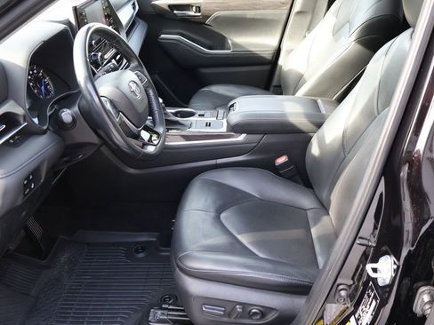 Used 2021 Toyota Highlander Limited image 44