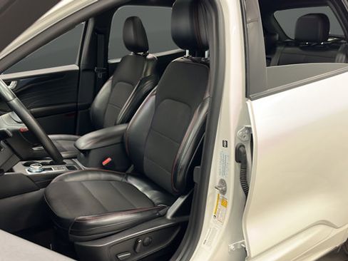 Used 2024 Ford Escape ST-Line w/ Tech Pack #1 AWD/4WD image 9