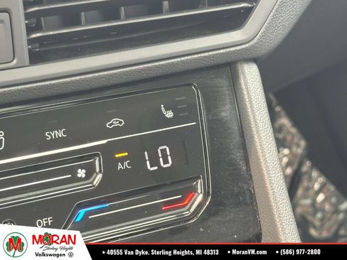 Used 2025 Volkswagen Jetta SE w/ Sunroof Package FWD image 28