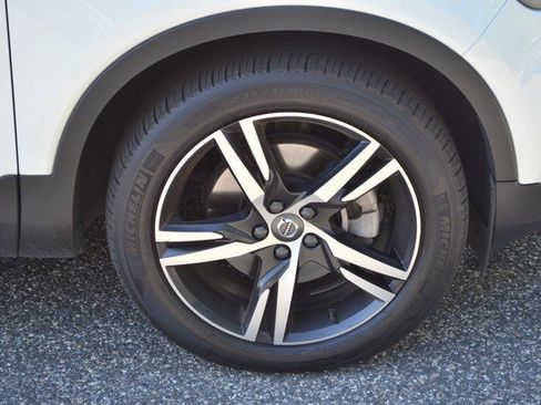 Used 2022 Volvo XC40 T5 R-Design w/ Climate Package image 10