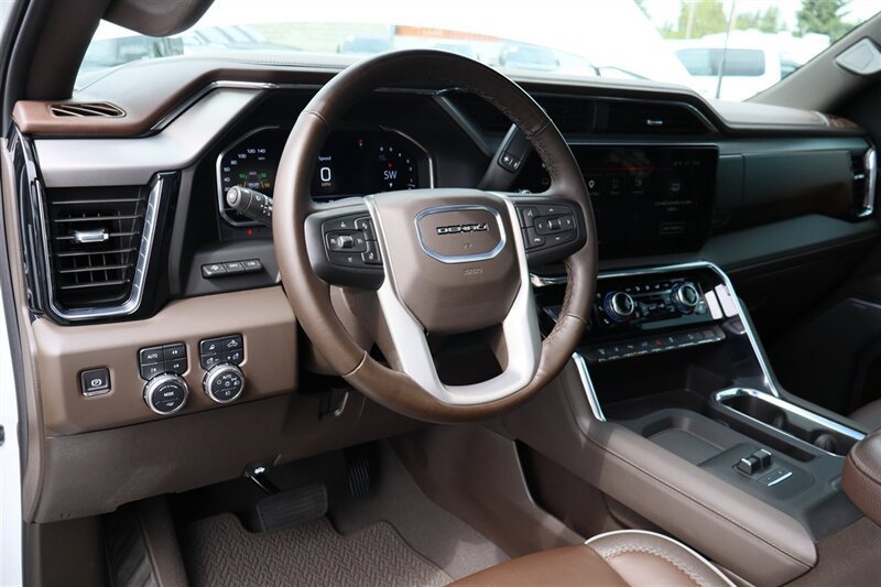 Used 2025 GMC Sierra 3500 Denali w/ Denali Reserve Package AWD/4WD image 20