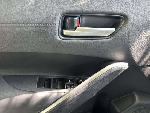Used 2023 Toyota Corolla Cross XLE w/ Convenience Package FWD image 11