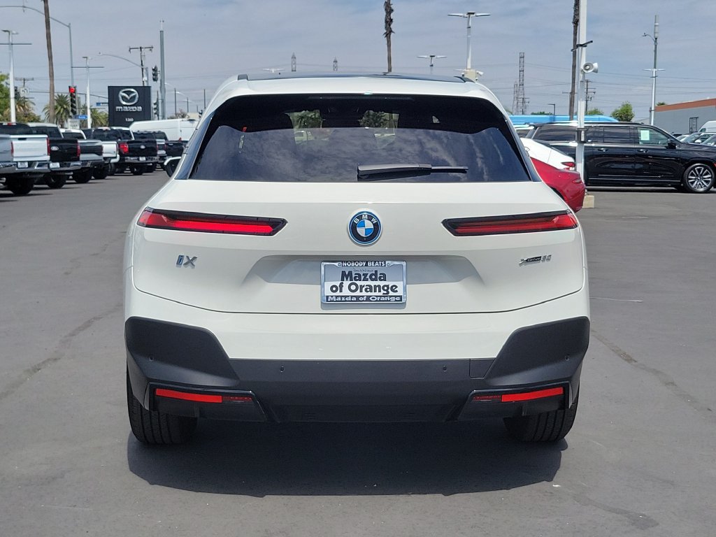 Used 2025 BMW iX xDrive50 AWD/4WD image 23