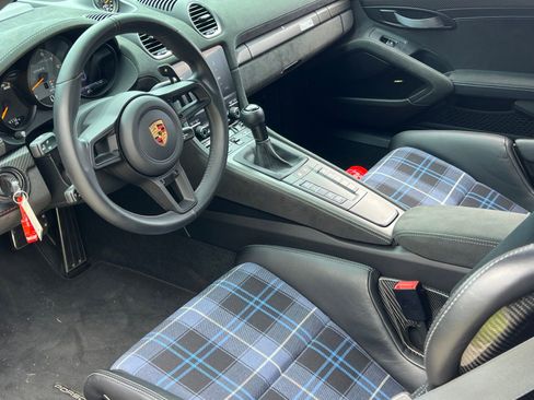 Certified 2024 Porsche 718 Cayman GT4 RS RWD image 4