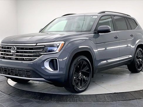 New 2026 Volkswagen Atlas SE image 2