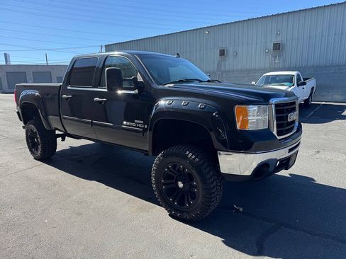 Used 2007 GMC Sierra 2500 SLE w/ Z71 Off-Road Package AWD/4WD image 11