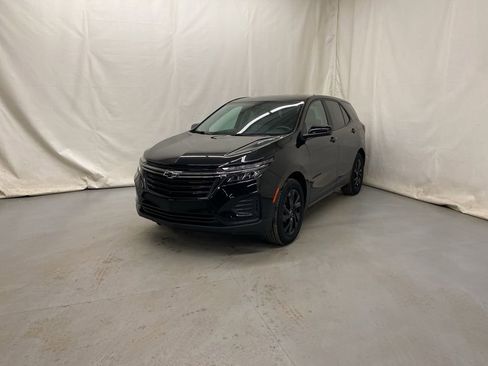 Used 2023 Chevrolet Equinox LS w/ LS Convenience Package image 2