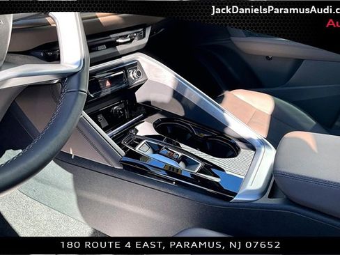 Used 2025 Audi Q5 Premium w/ Convenience Package image 12