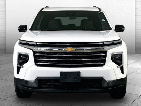Used 2024 Chevrolet Traverse LT AWD/4WD image 2