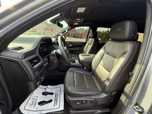Used 2024 Chevrolet Tahoe High Country AWD/4WD image 10