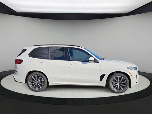 Used 2026 BMW X5 xDrive50e w/ M Sport Package AWD/4WD image 9