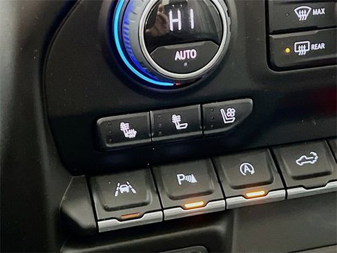 Used 2022 Chevrolet Silverado 1500 High Country image 22