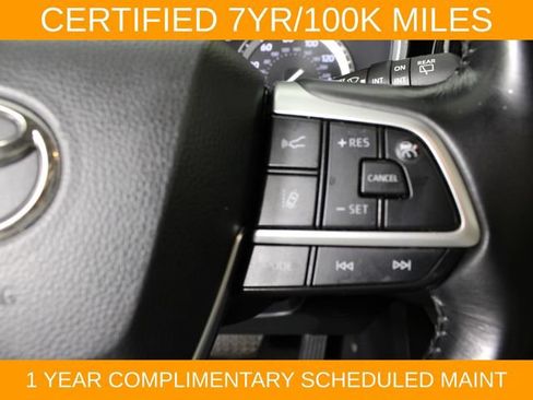 Used 2022 Toyota Highlander XLE AWD/4WD image 23