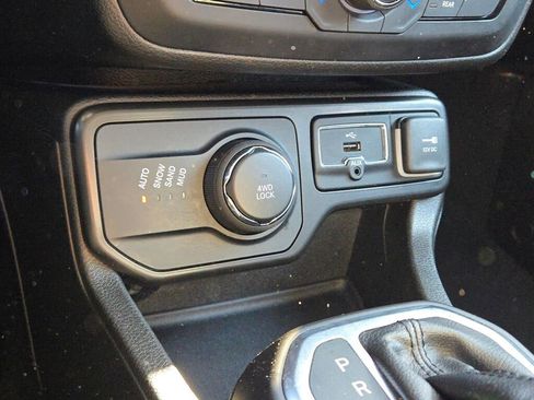 Used 2023 Jeep Renegade Latitude image 23