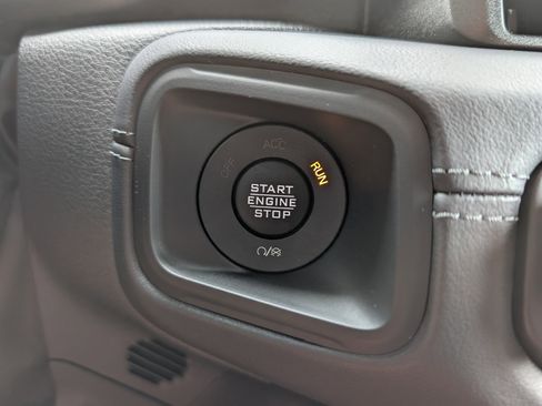 Used 2025 Jeep Wrangler Unlimited Sahara AWD/4WD image 32
