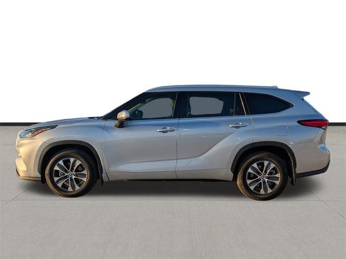 Used 2021 Toyota Highlander XLE image 8