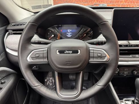 Used 2022 Jeep Compass Latitude AWD/4WD image 12