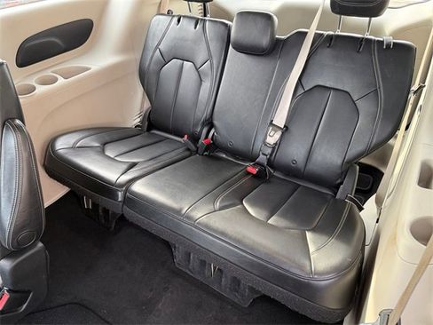 Used 2020 Chrysler Voyager Lxi image 19