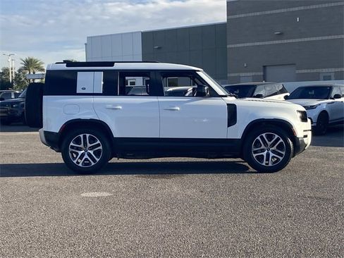 Used 2021 Land Rover Defender 110 SE image 27