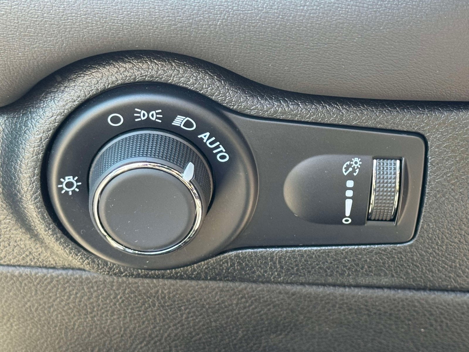 Used 2025 Dodge Durango GT AWD/4WD image 19