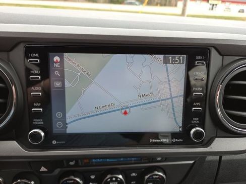 Used 2021 Toyota Tacoma TRD Off-Road image 7