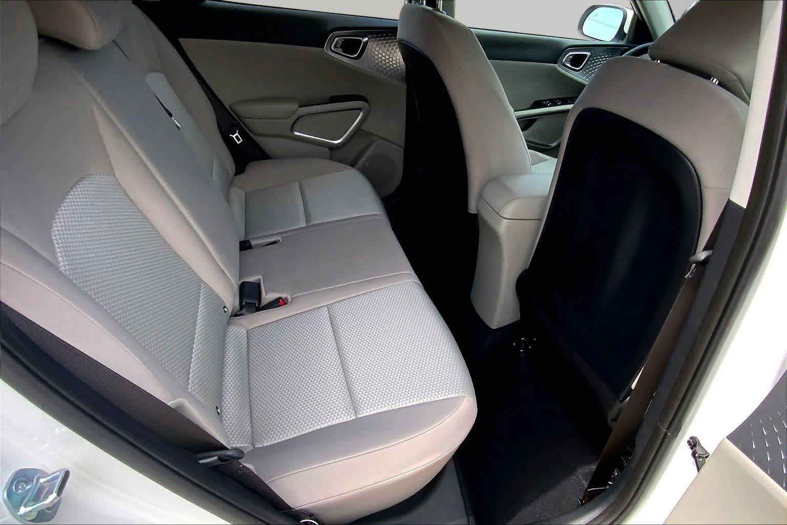 Used 2025 Kia Soul LX w/ LX Technology Package FWD image 19