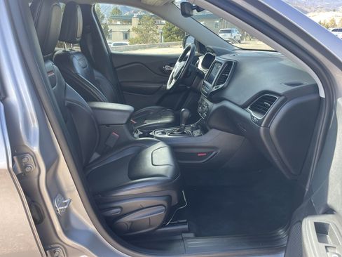 Used 2019 Jeep Cherokee Trailhawk w/ Comfort/Convenience Group image 16