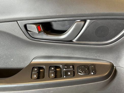 Used 2022 Hyundai Kona SEL image 18