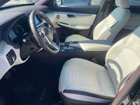 Used 2019 INFINITI QX50 Essential w/ Sensory Package image 5