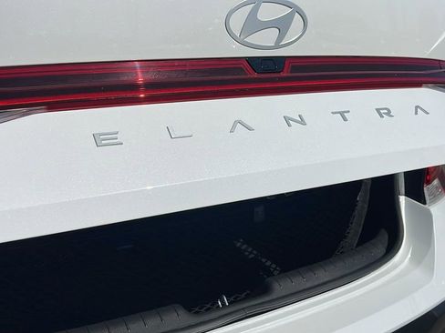 New 2025 Hyundai Elantra Limited image 29