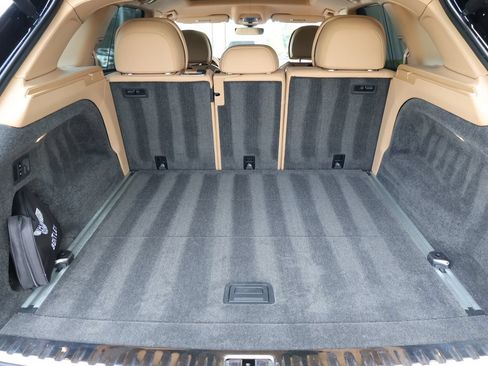 Certified 2024 Bentley Bentayga Extended Wheelbase AWD/4WD image 20