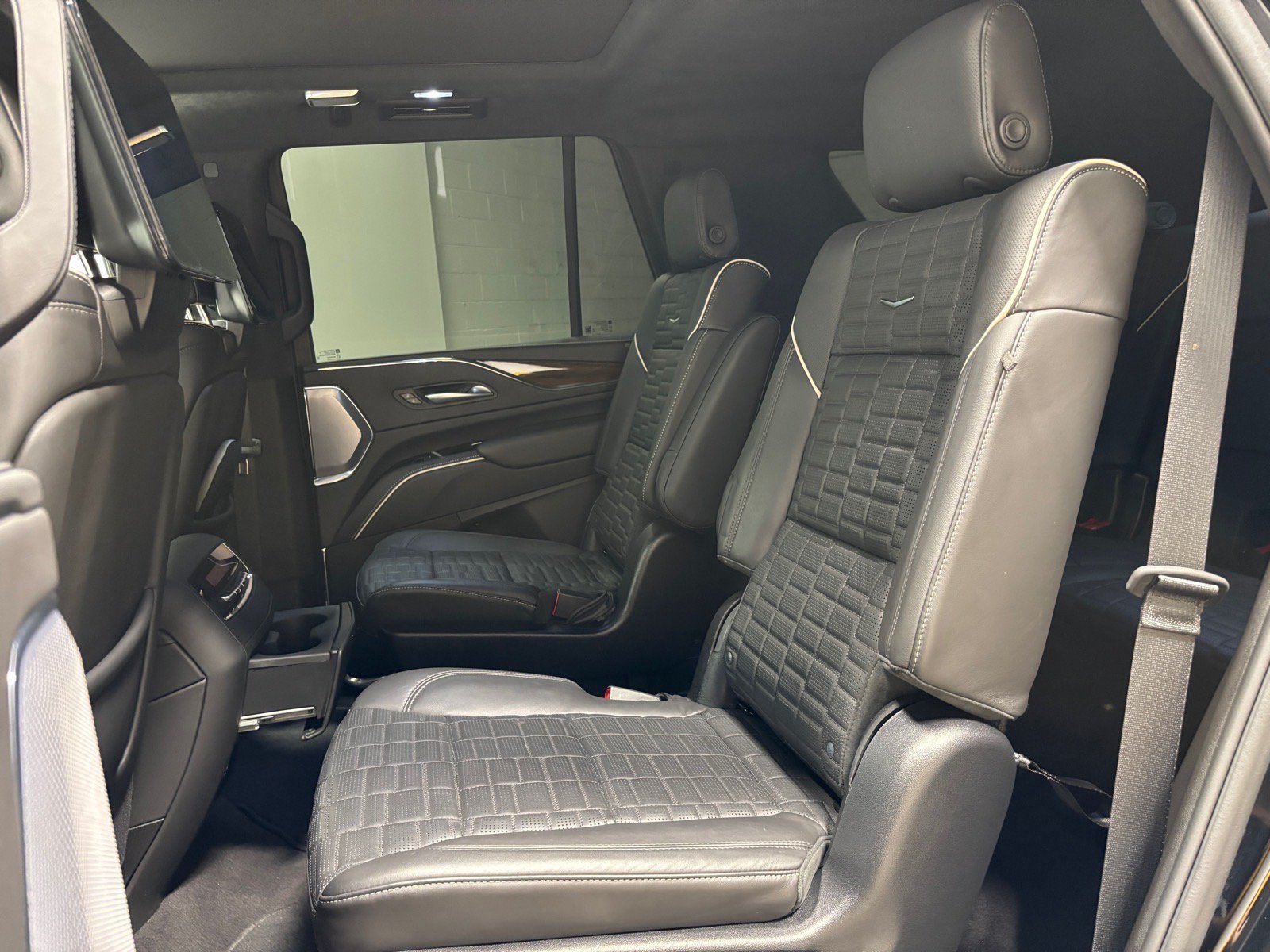 Used 2023 Cadillac Escalade Sport Platinum w/ LPO, ONYX Package AWD/4WD image 27