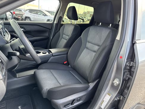 Used 2024 Nissan Rogue SV image 25