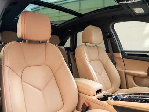 Used 2025 Porsche Macan image 27