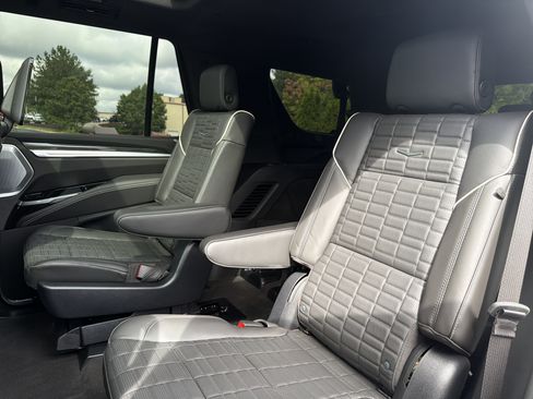 Used 2026 Cadillac Escalade V AWD/4WD image 9