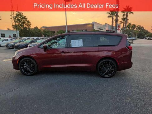 Used 2022 Chrysler Pacifica Touring-L w/ S Appearance Package FWD image 7