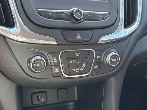 Used 2018 Chevrolet Equinox LT FWD image 23