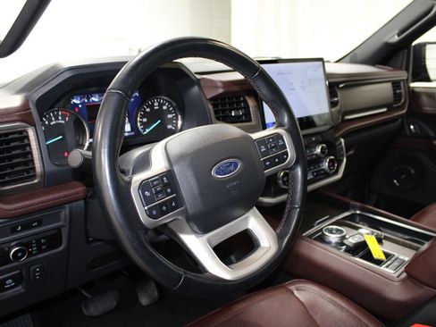 Used 2023 Ford Expedition Max Limited image 19