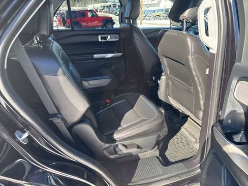 Used 2022 Ford Explorer Limited w/ Equipment Group 301A image 18
