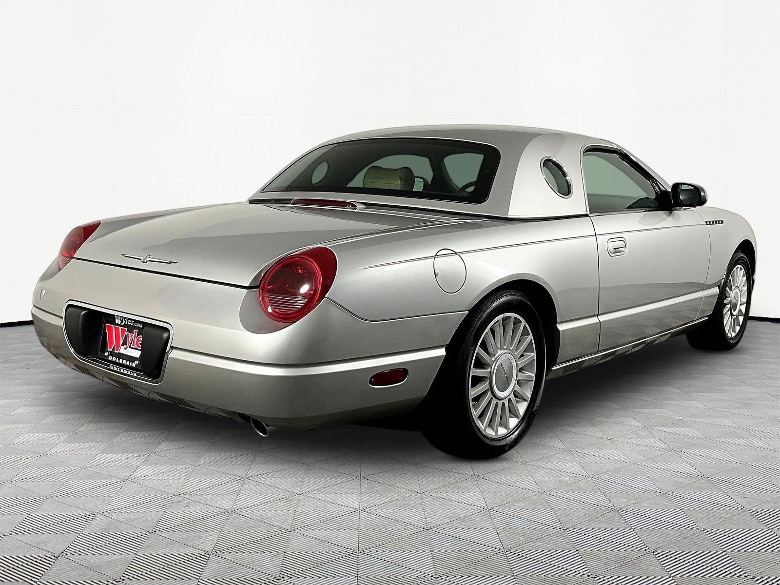 Used 2004 Ford Thunderbird RWD image 6