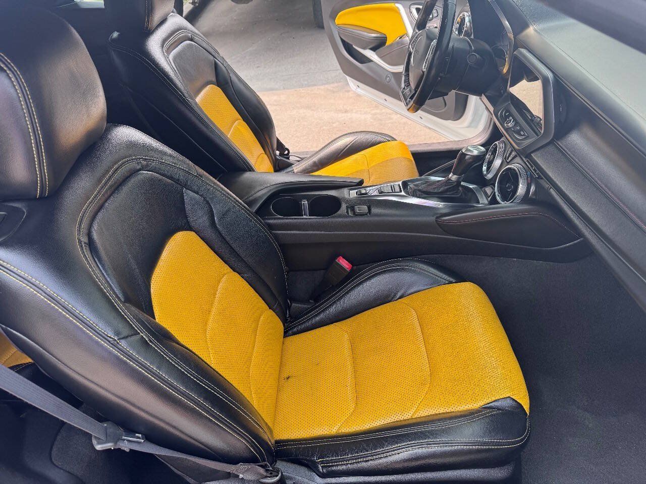 Used 2020 Chevrolet Camaro SS RWD image 15