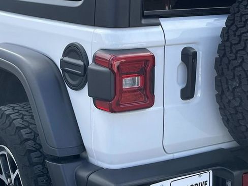 Used 2025 Jeep Wrangler Unlimited Rubicon AWD/4WD image 6
