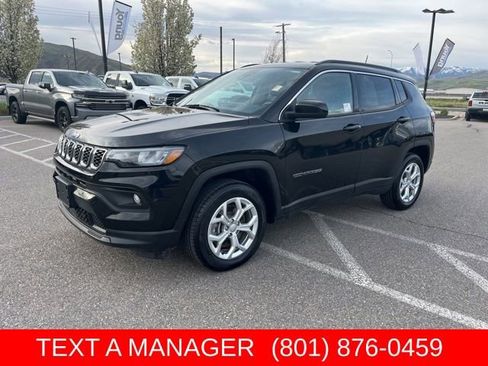 Used 2024 Jeep Compass Latitude AWD/4WD image 8