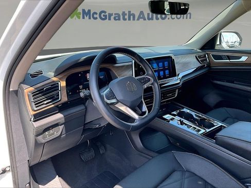 Used 2024 Volkswagen Atlas SE AWD/4WD image 21