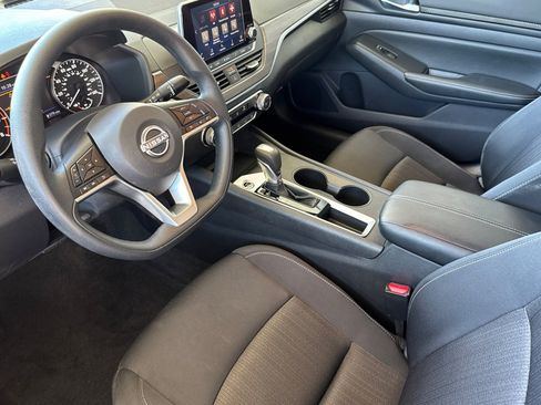 Used 2025 Nissan Altima 2.5 SV FWD image 4