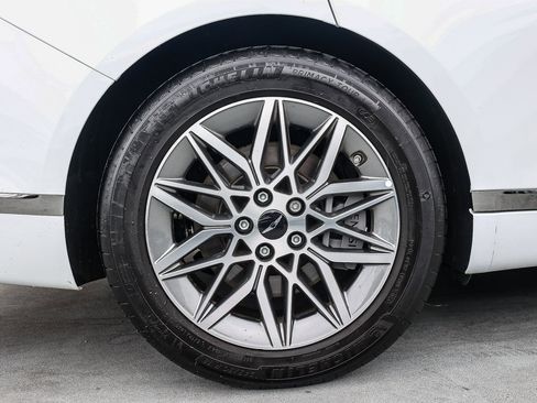 Used 2025 Genesis G80 2.5T image 8