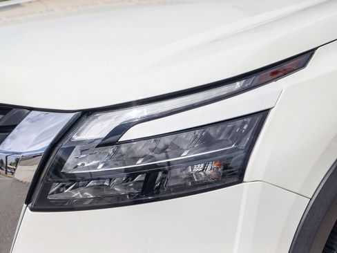 Used 2024 Nissan Pathfinder S FWD image 10
