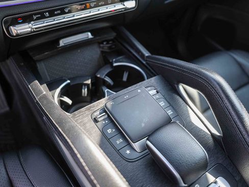 Used 2021 Mercedes-Benz GLS 450 4MATIC image 15